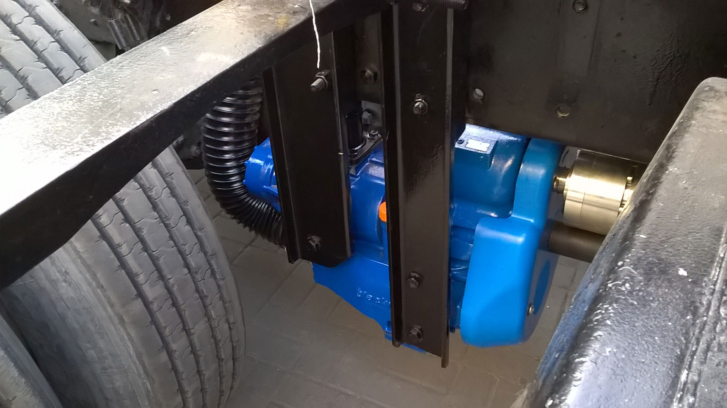 Screw-compressor-on-trucks